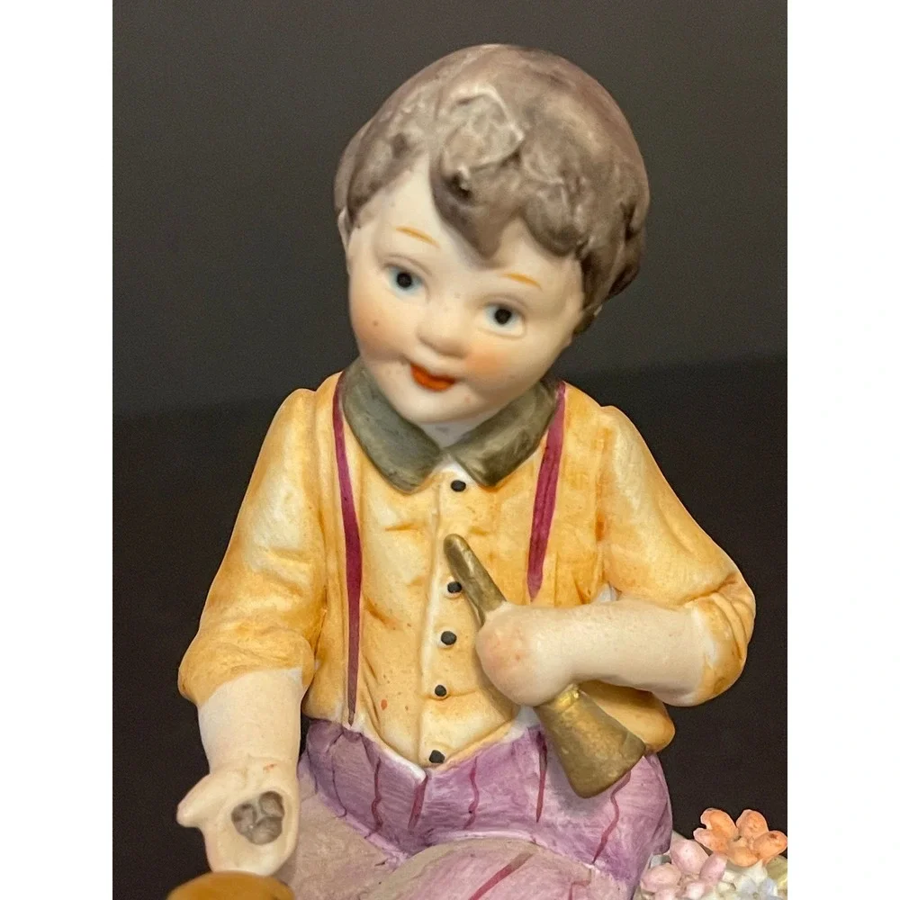 Vintage Napcoware Porcelain Figurine Little‎ Boy Flowers Squirrel C 3673